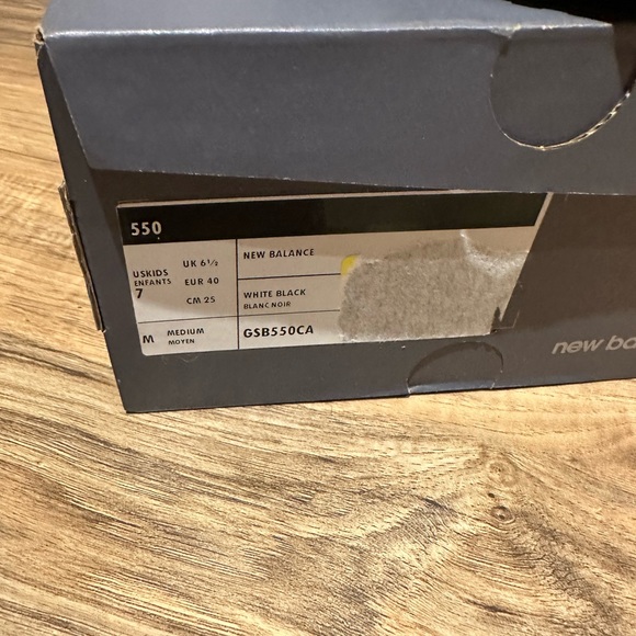 Brand new New Balance - Picture 2 of 2